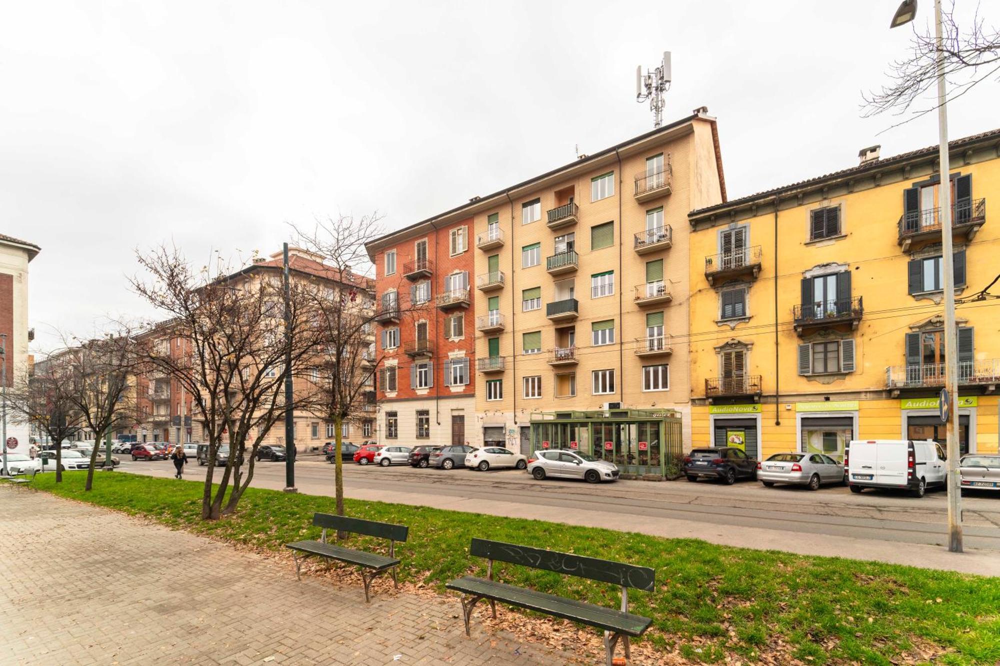 2 B&business - 50 Mt Dalle Molinette, 300 Mt Da Metro Spezia, 1k M Da Lingotto Fiere Apartment Turin